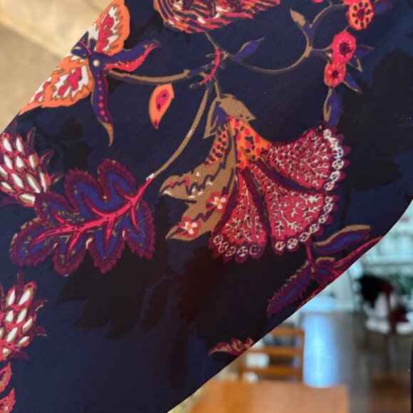 Van Heusen Floral Crochet Blouse. Size M. - Picture 5 of 10